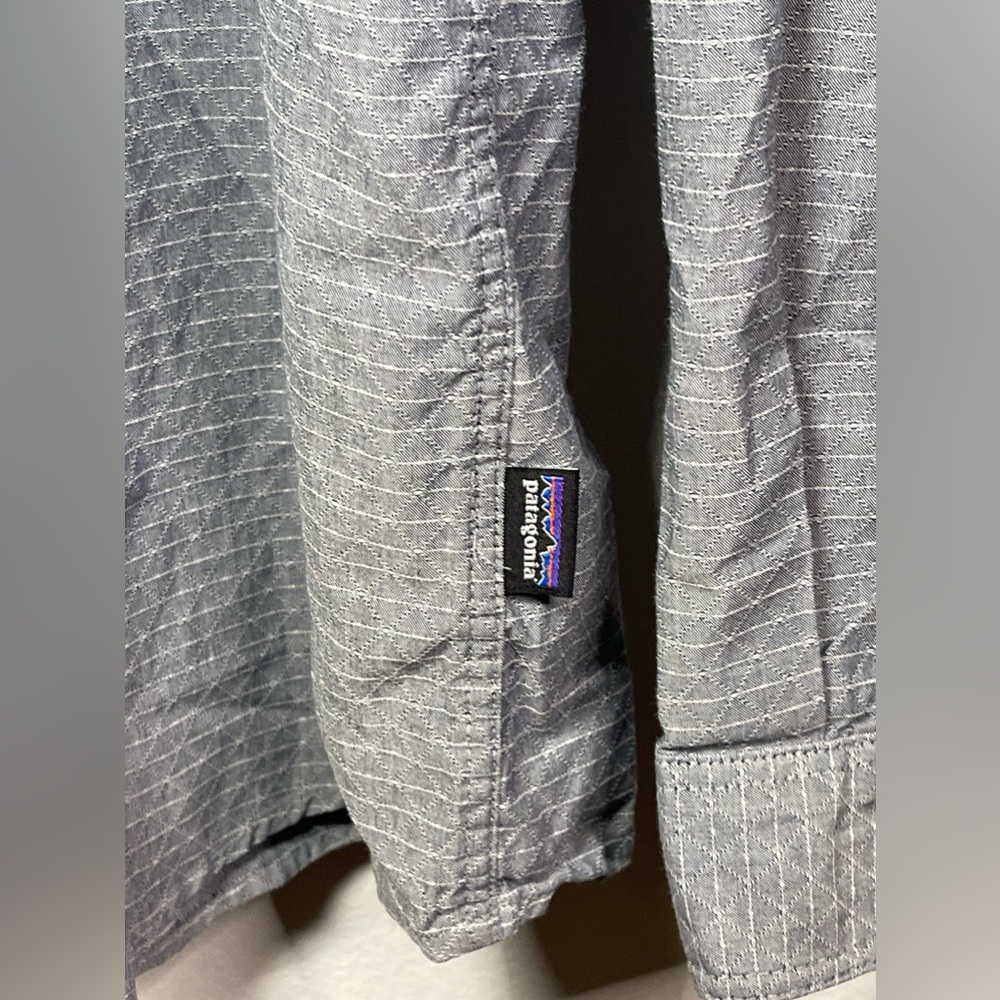 Patagonia Organic Cotton Button Up Shirt Men's Size XL Gray w/ Textured Pattern